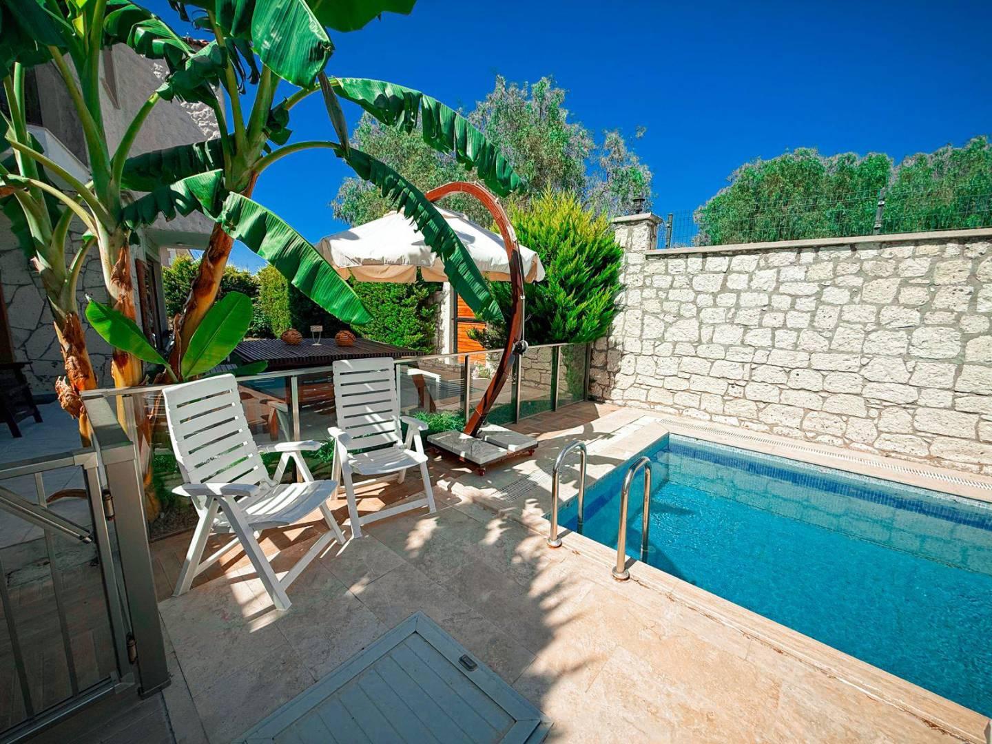 Çeşme Alaçatı'da Geniş Ailelere Uygun, Özel Havuzlu, Şık Villa-43151