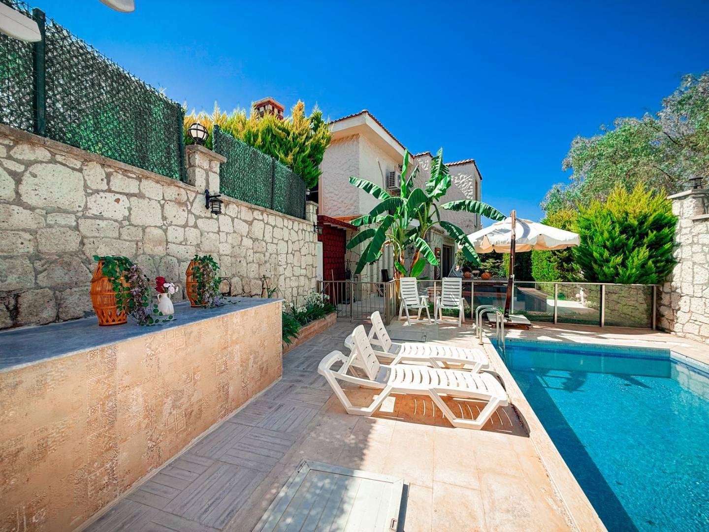 Çeşme Alaçatı'da Geniş Ailelere Uygun, Özel Havuzlu, Şık Villa-43151