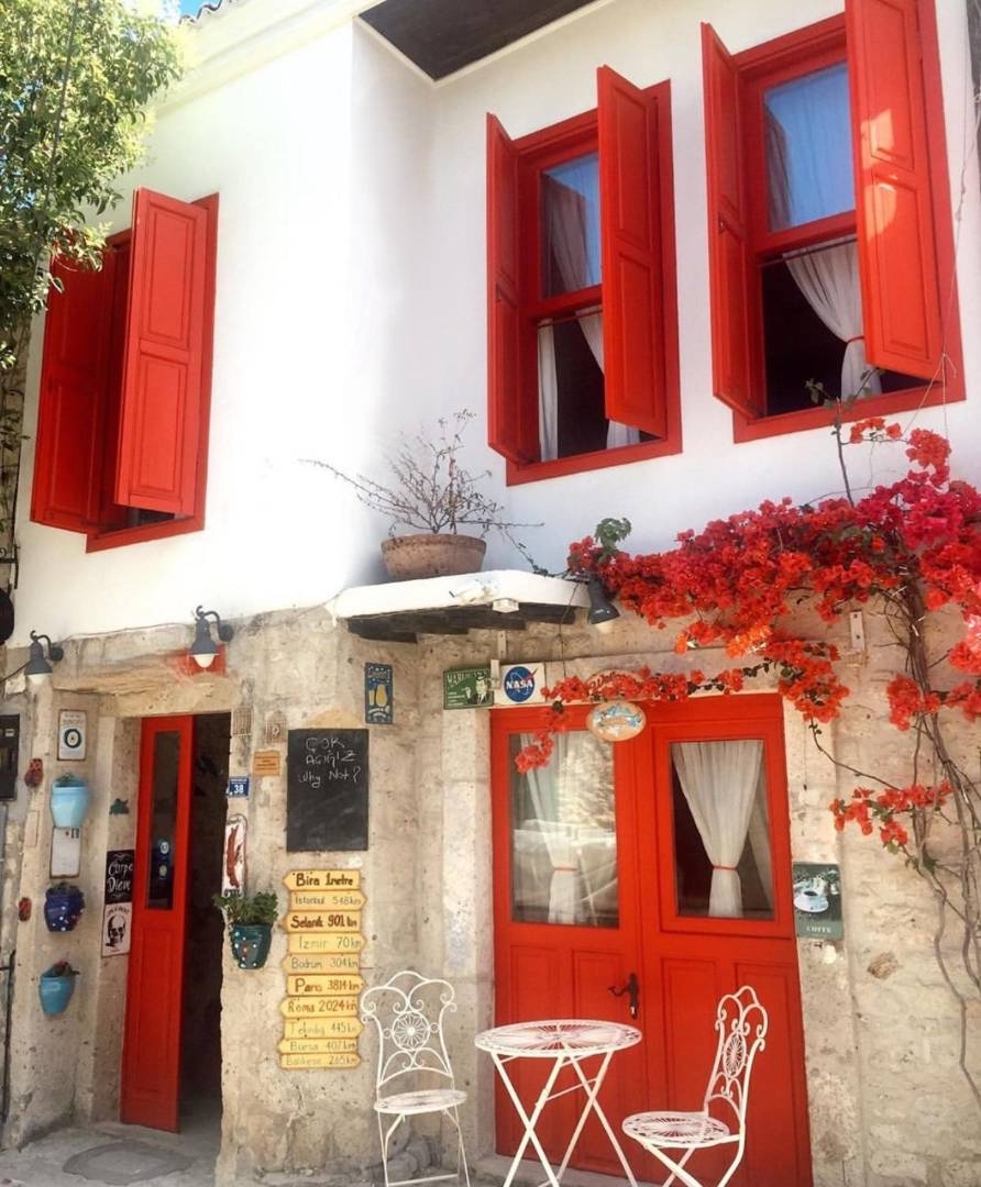 Çeşme Alaçatı'da Merkezi Konumda, Kahvaltı Dahil, Konforlu Oda