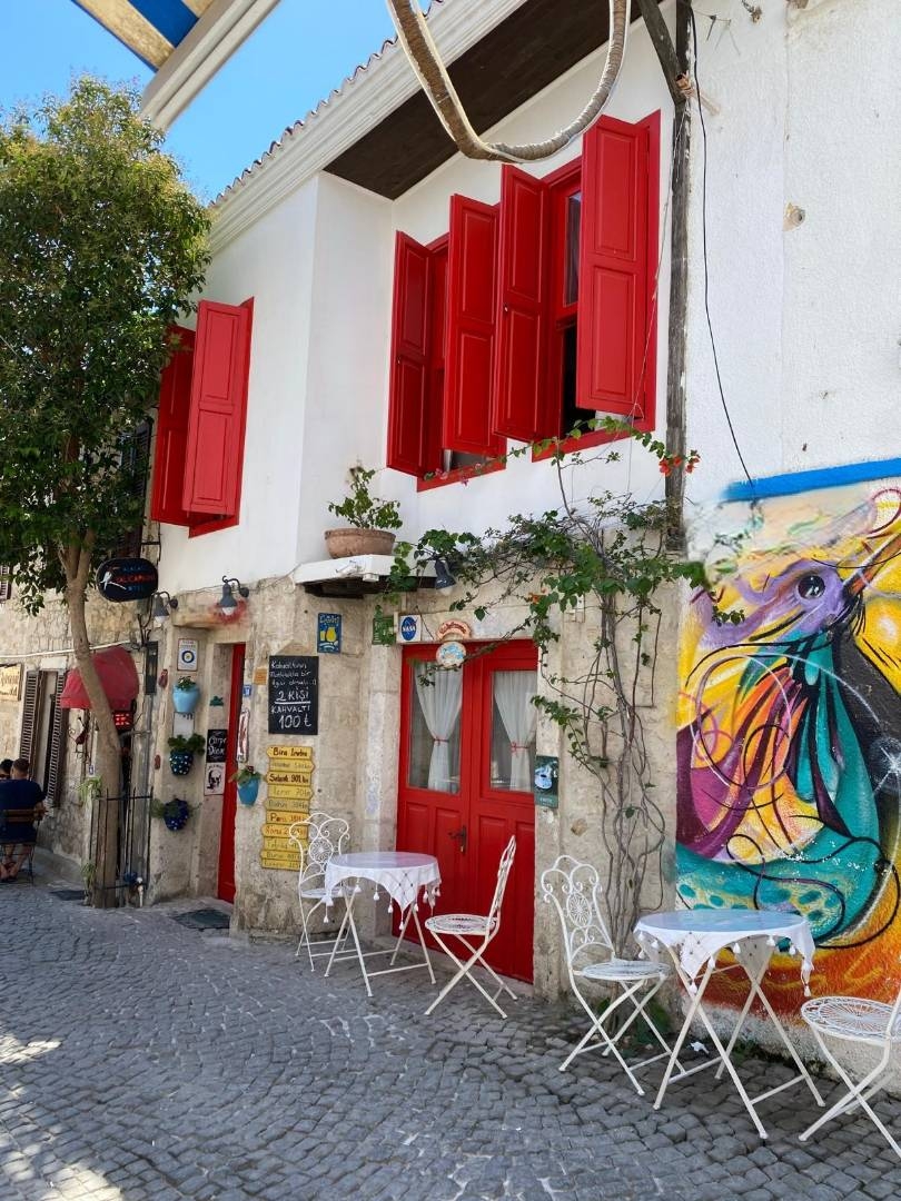 Çeşme Alaçatı'da Merkezi Konumda, Kahvaltı Dahil, Konforlu Oda