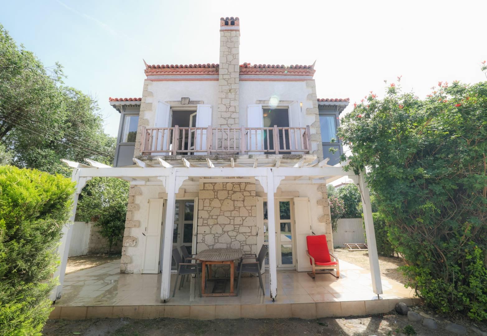 Çeşme Alaçatı'da Merkezi Konumda, Ortak Havuzlu, Konforlu Villa-42628