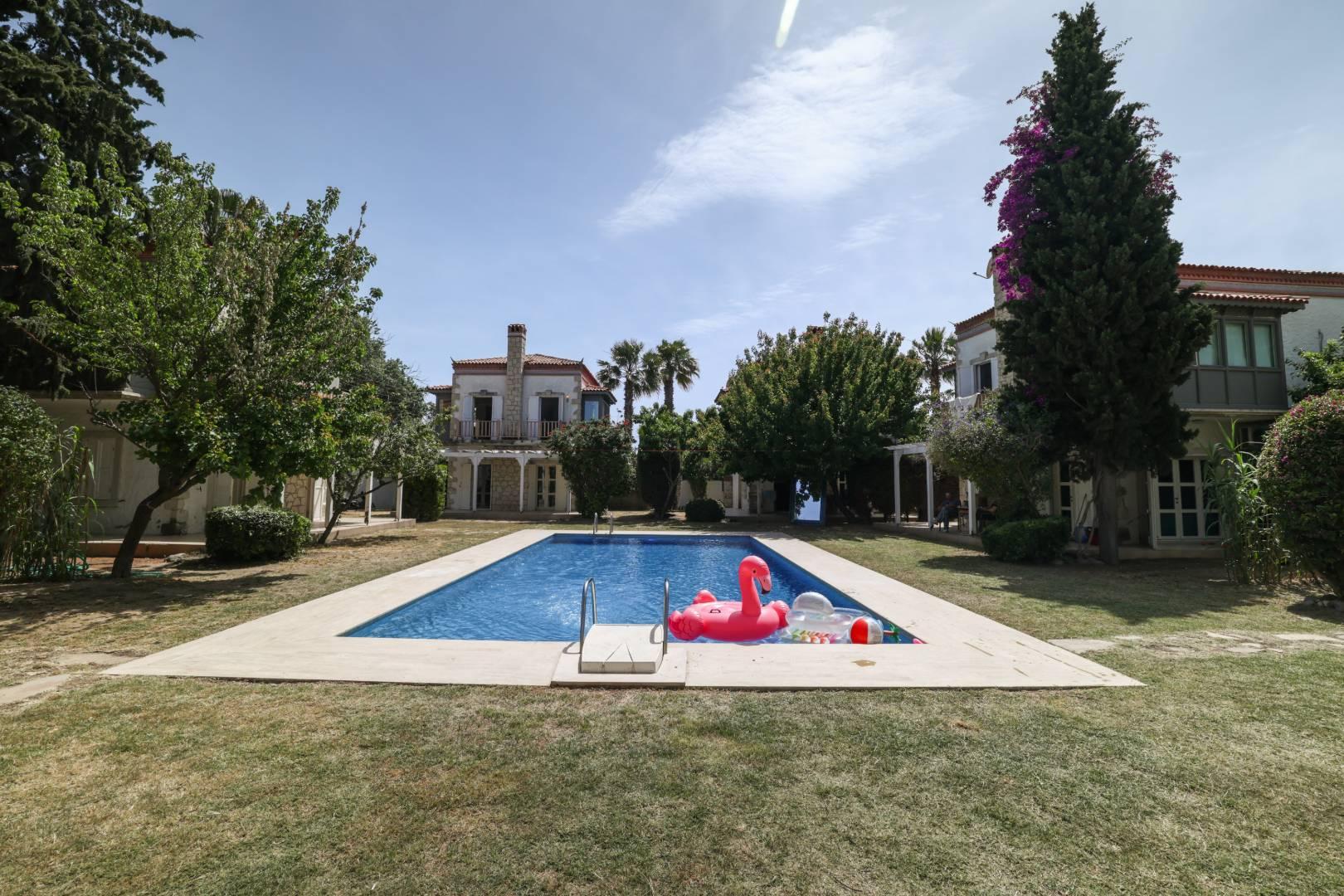 Çeşme Alaçatı'da Site İçerisinde, Ortak Havuzlu, 3+1 Villa-42629