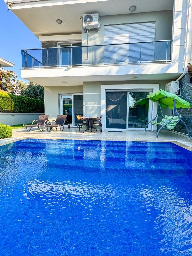 Çeşme Çiftlik'te Geniş Ailelere Uygun, Özel Havuzlu, Lüks Villa