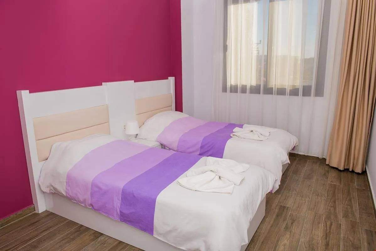 Çeşme Dalyan'da Sakin Konumda, Deniz Manzaralı, Konforlu Ev