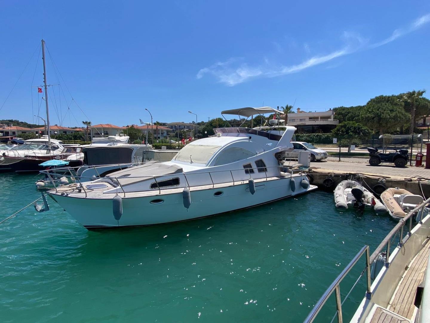 Çeşme Dalyan'ın Engin Maviliklerinde, 4 Kişilik, Lüks Motoryat