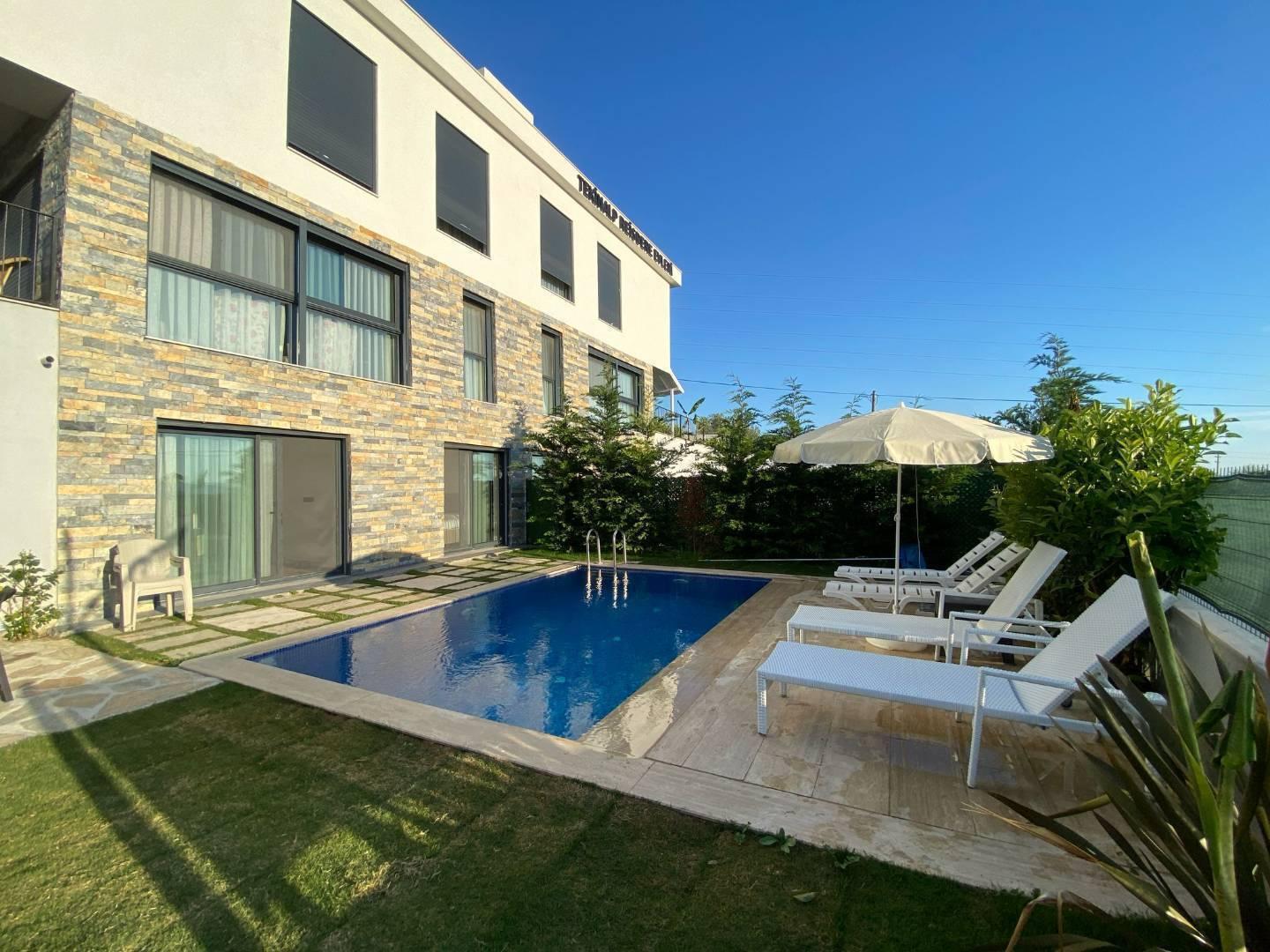 Çeşme Reisdere'de Geniş Bahçeli, Özel Havuzlu, Konforlu Villa-39028