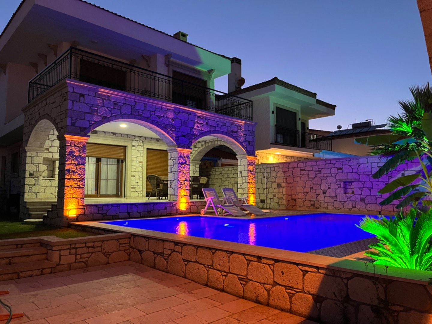 Çeşme Reisdere'de Merkezi Konumda, Özel Havuzlu, 6 Kişilik Villa