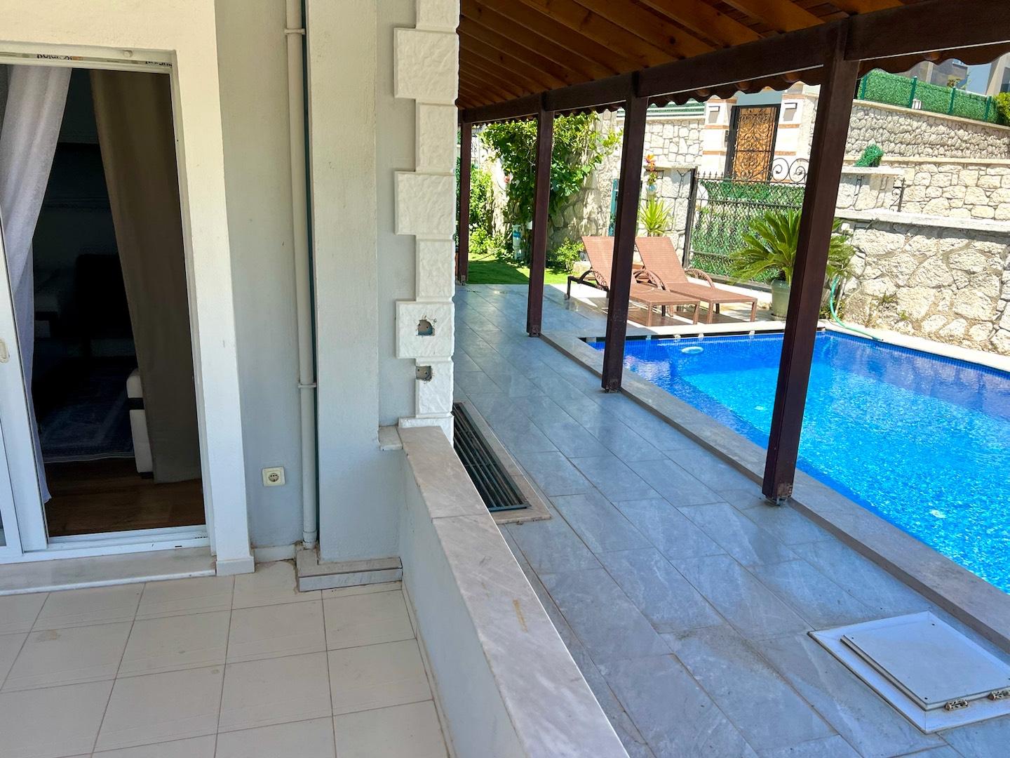 Çeşme Şifne'de Denize Yakın Konumda, Özel Havuzlu, 3+1, Konforlu Villa-36060