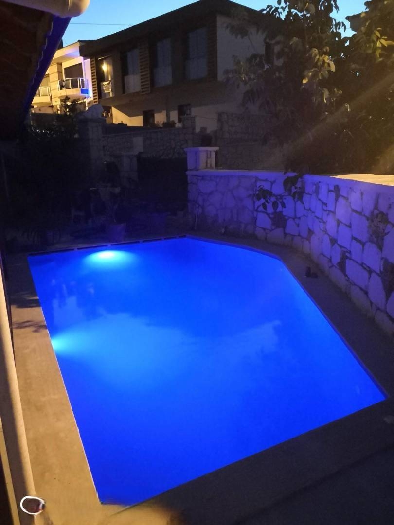 Çeşme Şifne'de Denize Yakın Konumda, Özel Havuzlu, 3+1, Konforlu Villa