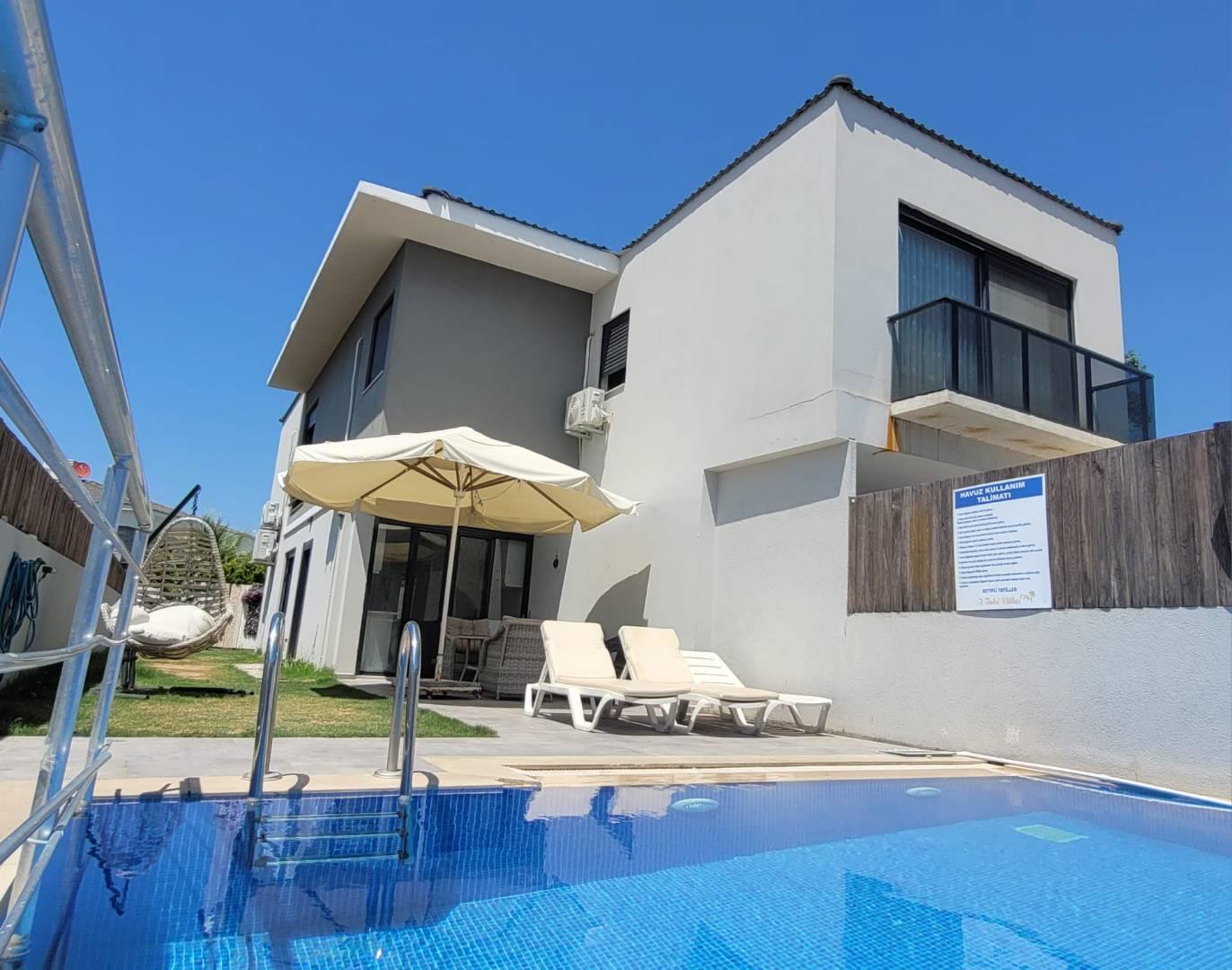 Çeşme Şifne'de Elverişli Konumda, Özel Havuzlu, Konforlu Villa-35182