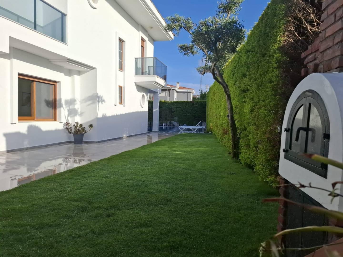 Çeşme Şifne'de Merkezi Konumda, Özel Havuzlu, Kiralık Villa-28592