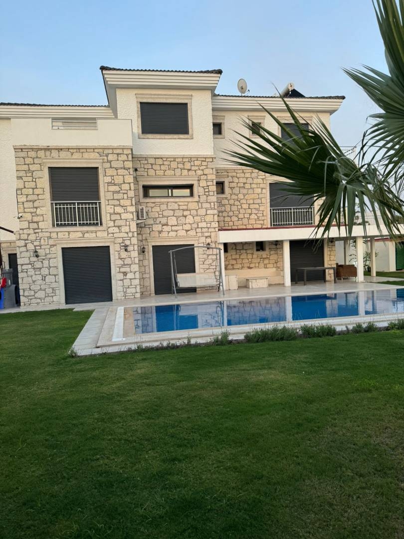 Çeşme'de Deniz Manzaralı, Özel Havuzlu, Muhteşem Tasarımlı Villa