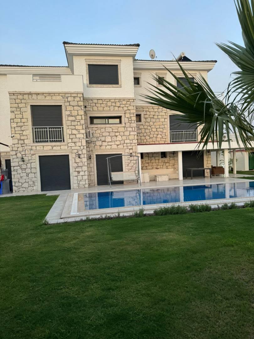 Çeşme'de Deniz Manzaralı, Özel Havuzlu, Muhteşem Tasarımlı Villa-21424