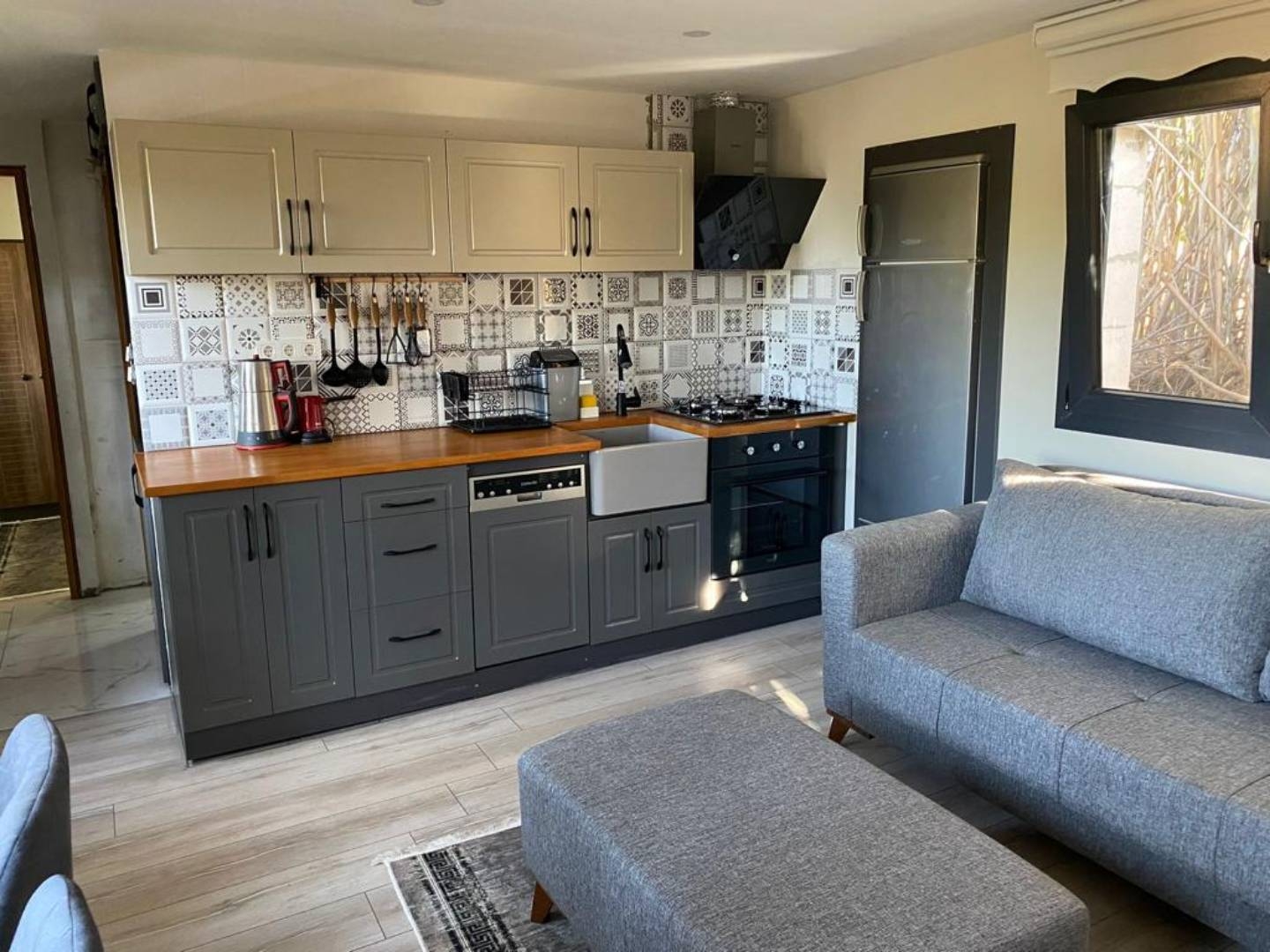 Çeşme Çiftlik'te Elverişli Konumda, Geniş Bahçeli, 1+1 Müstakil Ev