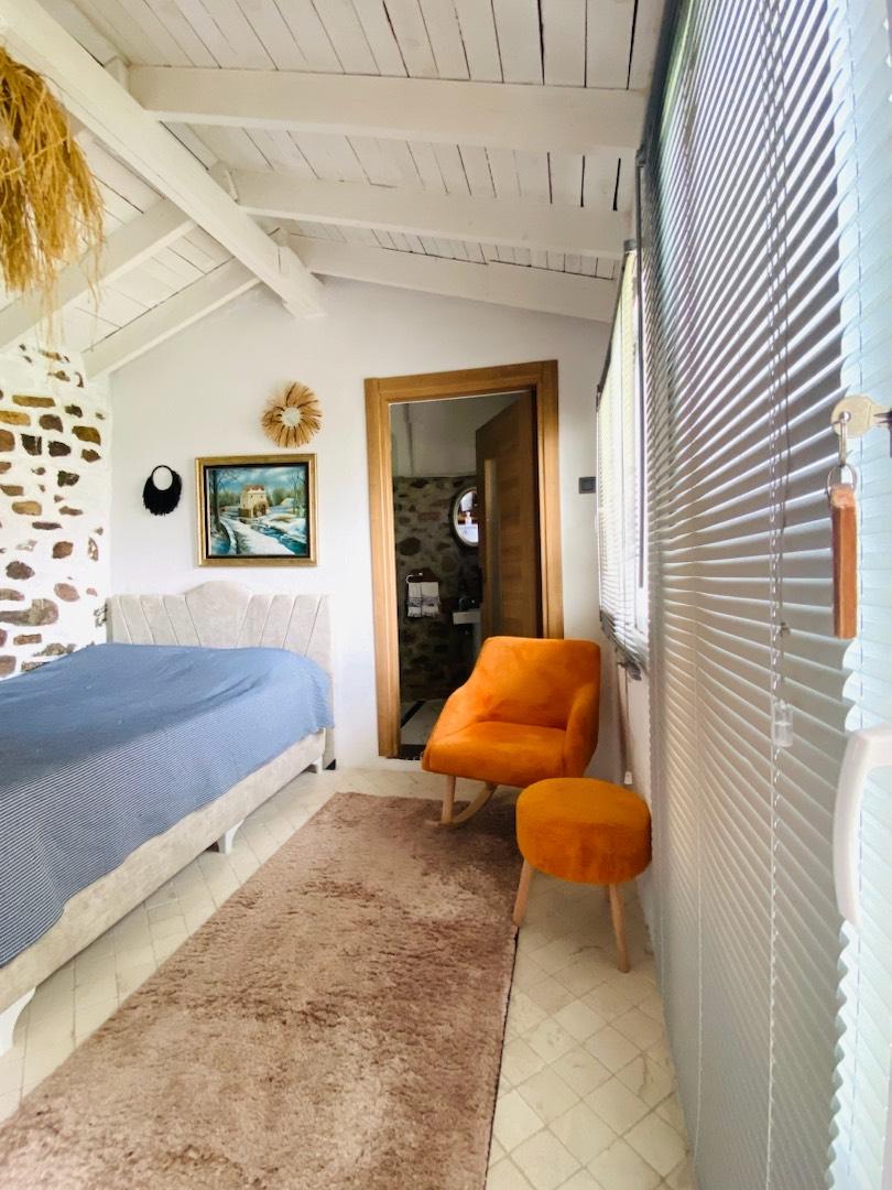 Çeşme Ildır'da Elverişli Konumda, Taş Mimarili, Tatil Evi-33317