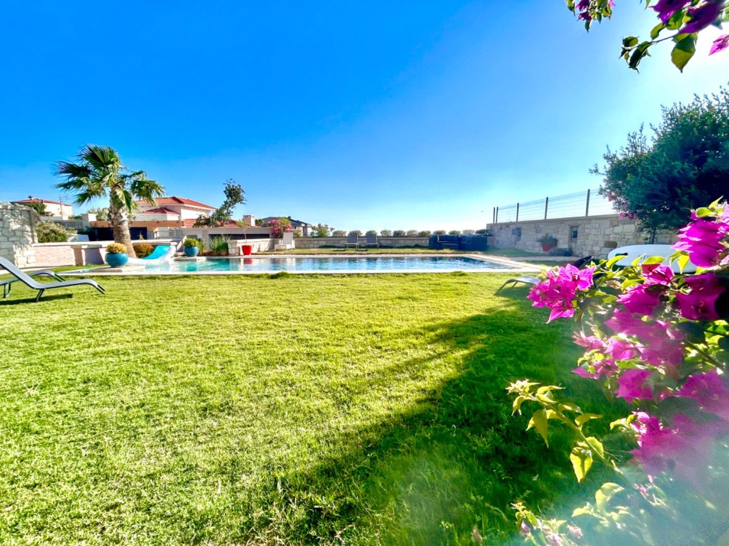 Çeşme'de Kalabalık Aileler İçin Uygun, Özel Havuzlu, Lüks Villa-37615