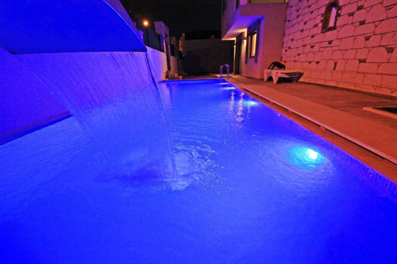 Çeşme Şifne'de Yapımı Yeni Tamamlanmış, Özel Havuzlu, 4+1 Villa -34067