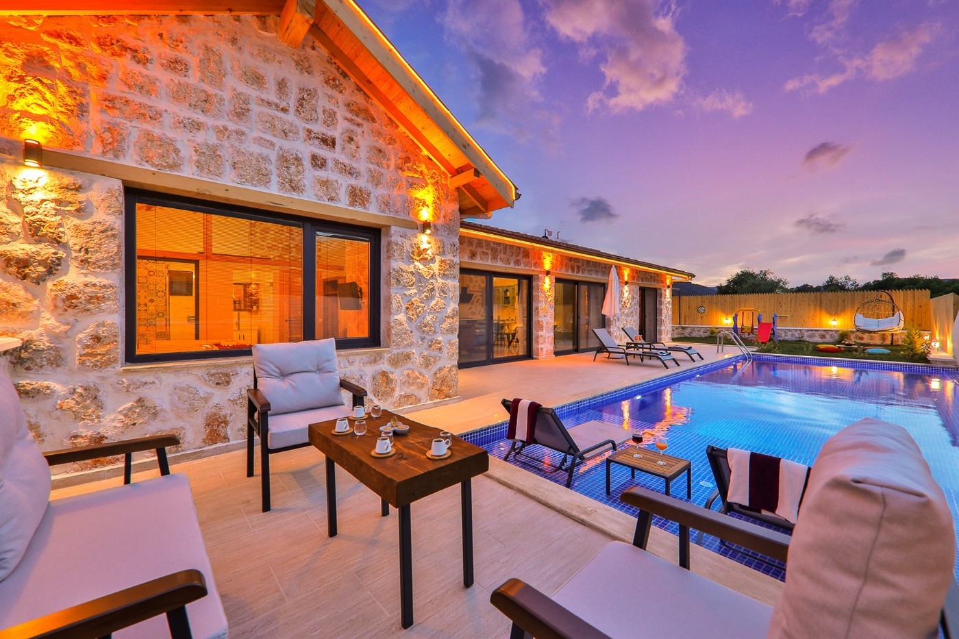 Kaş Sarıbelen'de Huzurlu Doğada, Özel Havuzlu, Jakuzili Villa