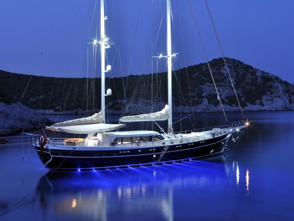 Bodrum'un Benzersiz Mavilikleri Arasında, Ferah Tasarımlı, Lüks Gulet