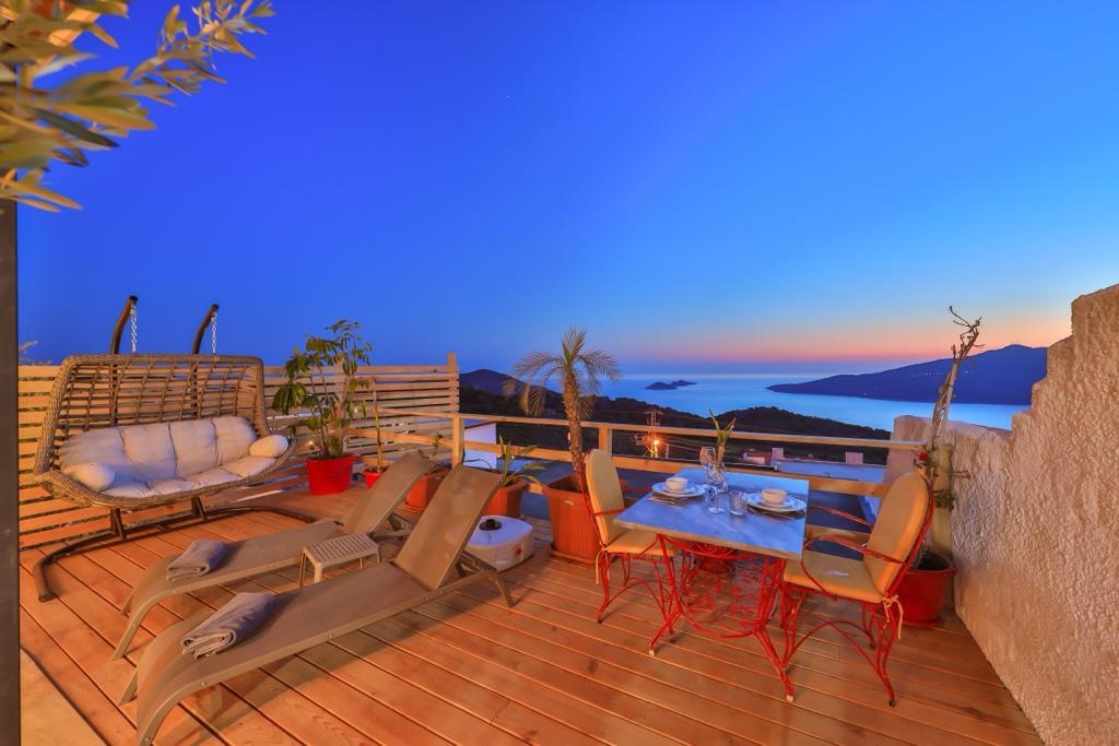 Kalkan Kördere'de Muhteşem Manzaralı, Özel Havuzlu, Jakuzili Villa
