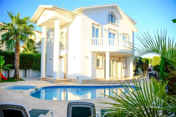 Serik Belek'te Denize Yakın, Özel Havuzlu, Sauna ve Hamamlı Villa-16471