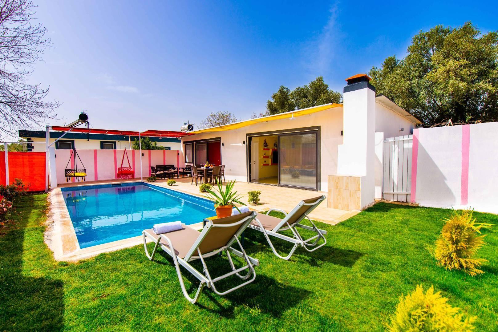 Kalkan Üzümlü'de Geniş Bahçeli, Özel Havuzlu, Jakuzili Balayı Villası-30481