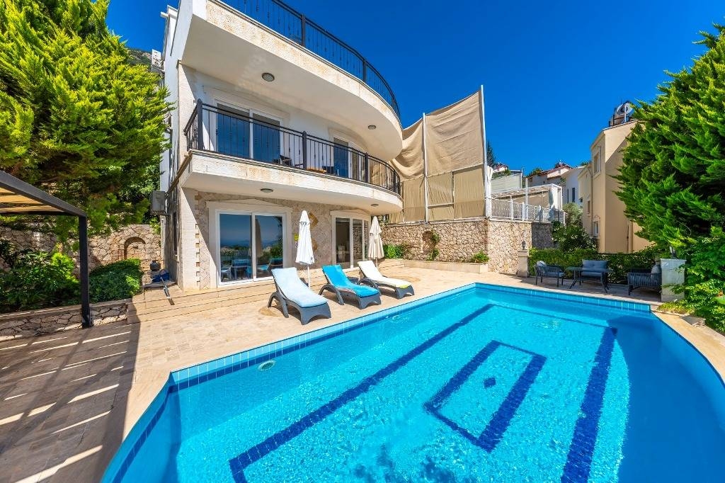 Kaş Kalkan'da Deniz Manzaralı, 6 Kişilik, Konforlu Kiralık Villa