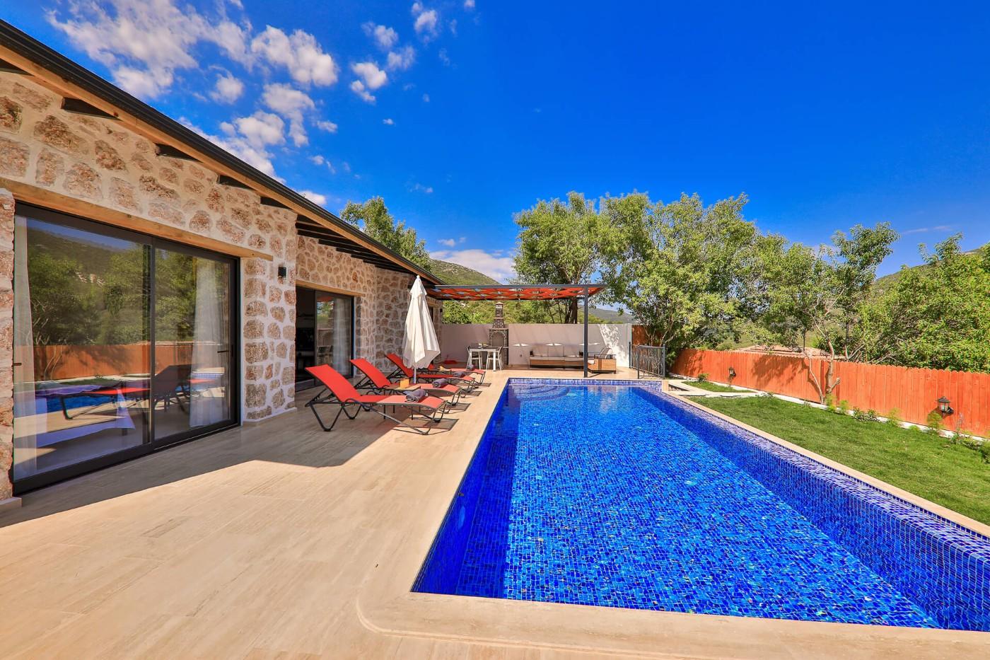 Kaş Hacıoğlan'da Doğa İçerisinde, Özel Havuzlu, Lüks Taş Villa-19503