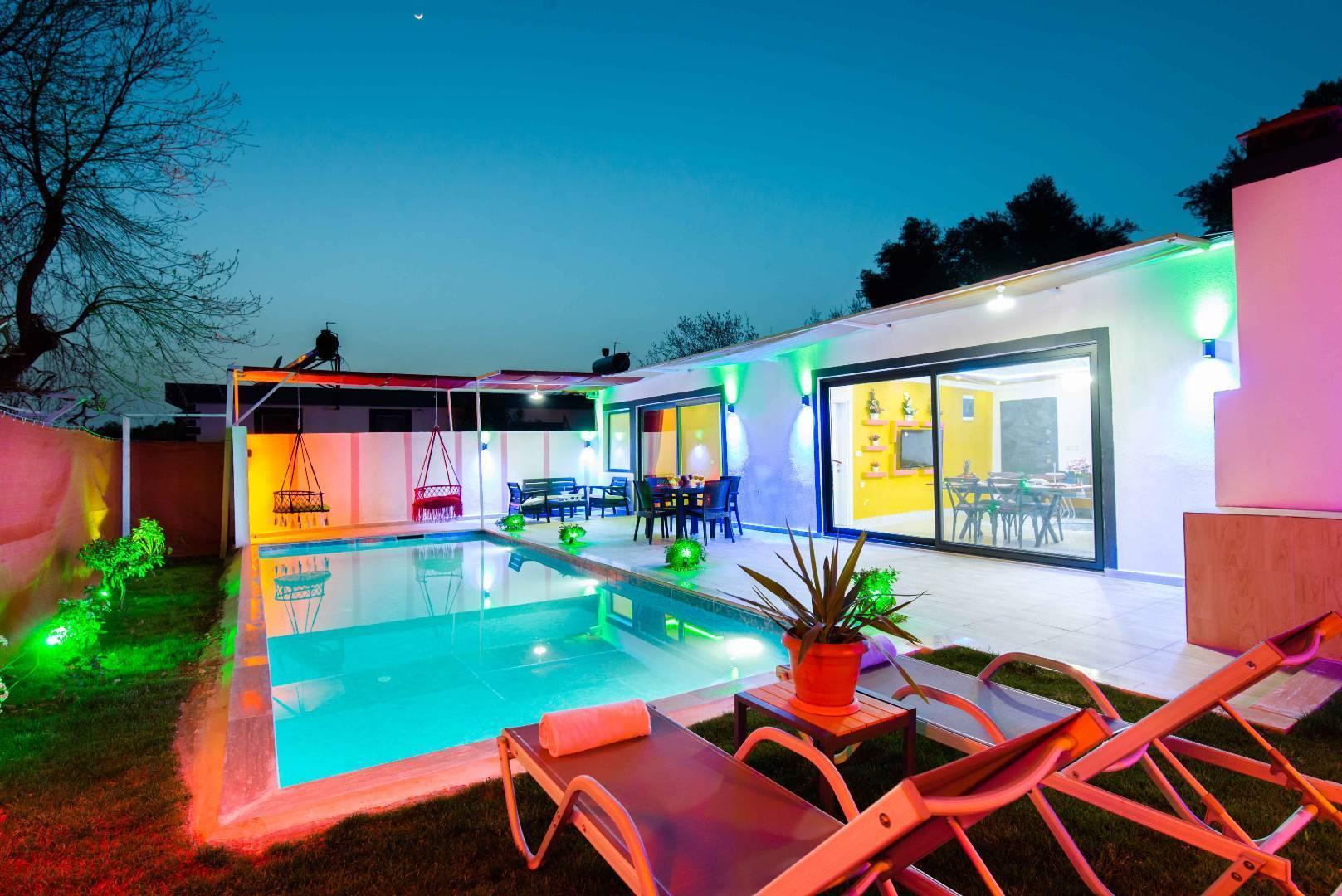 Kalkan Üzümlü'de Geniş Bahçeli, Özel Havuzlu, Jakuzili Balayı Villası-30481