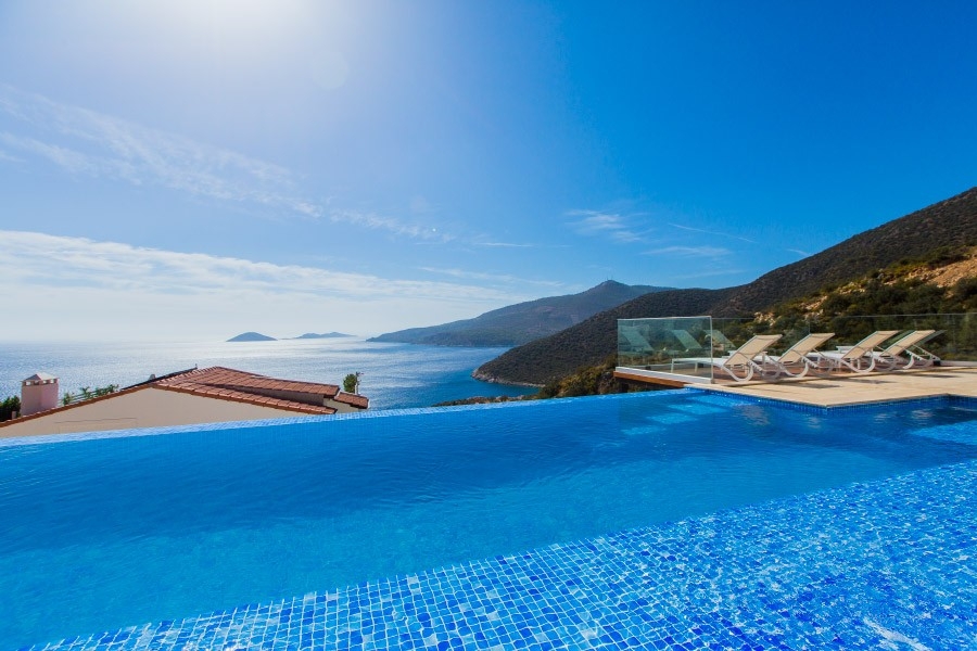 Kaş Kalkan'da Denize Yakın, Sinema Odalı, Lüks Villa