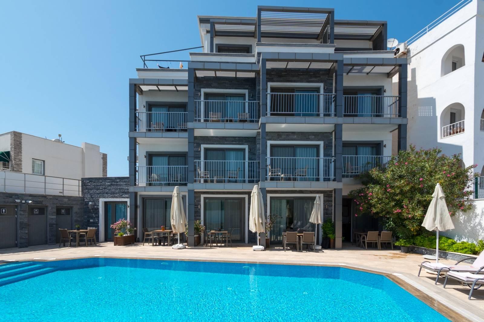 Bodrum Gümbet'te Havuz Manzaralı, Denize Yakın, Kiralık Suit-14434