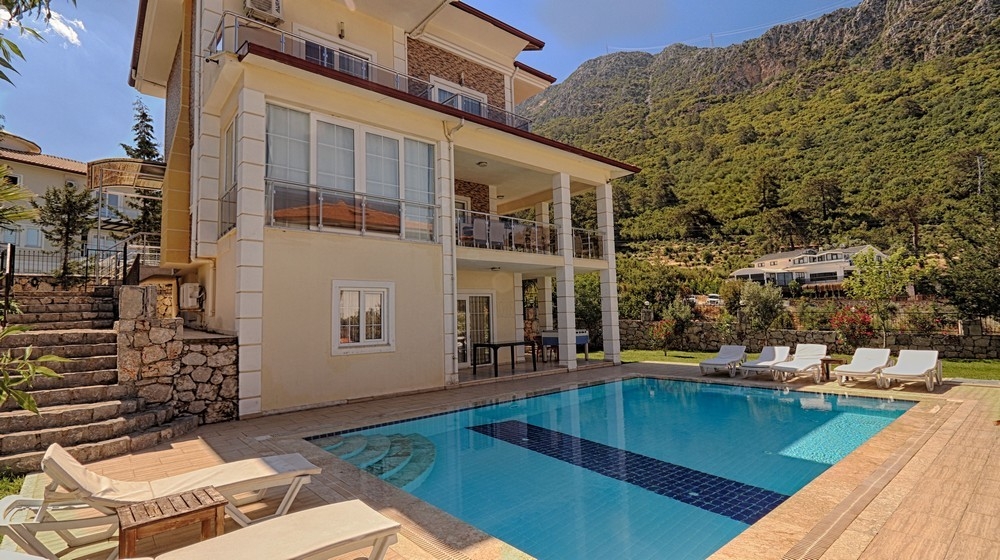 Fethiye Ölüdeniz'de Muhteşem Doğa Manzaralı, Özel Havuzlu, Şık Villa