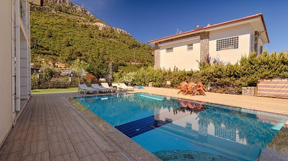 Fethiye Ölüdeniz'de Muhteşem Doğa Manzaralı, Özel Havuzlu, Şık Villa