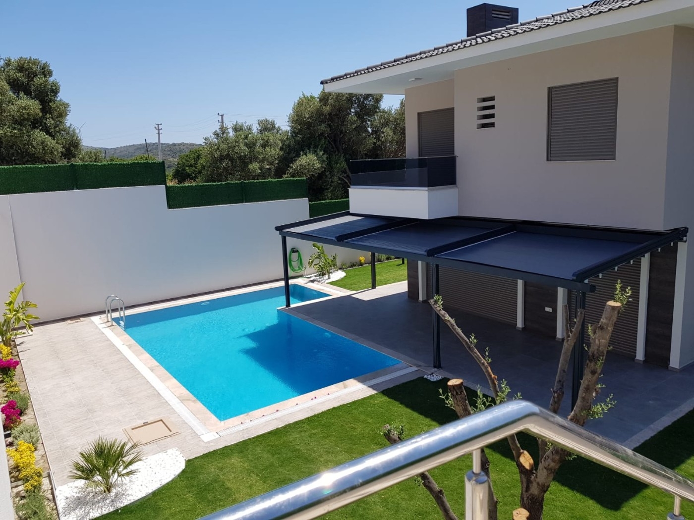İzmir Çeşme'de Merkezi Konumda, Özel Havuzlu, Bahçeli Villa