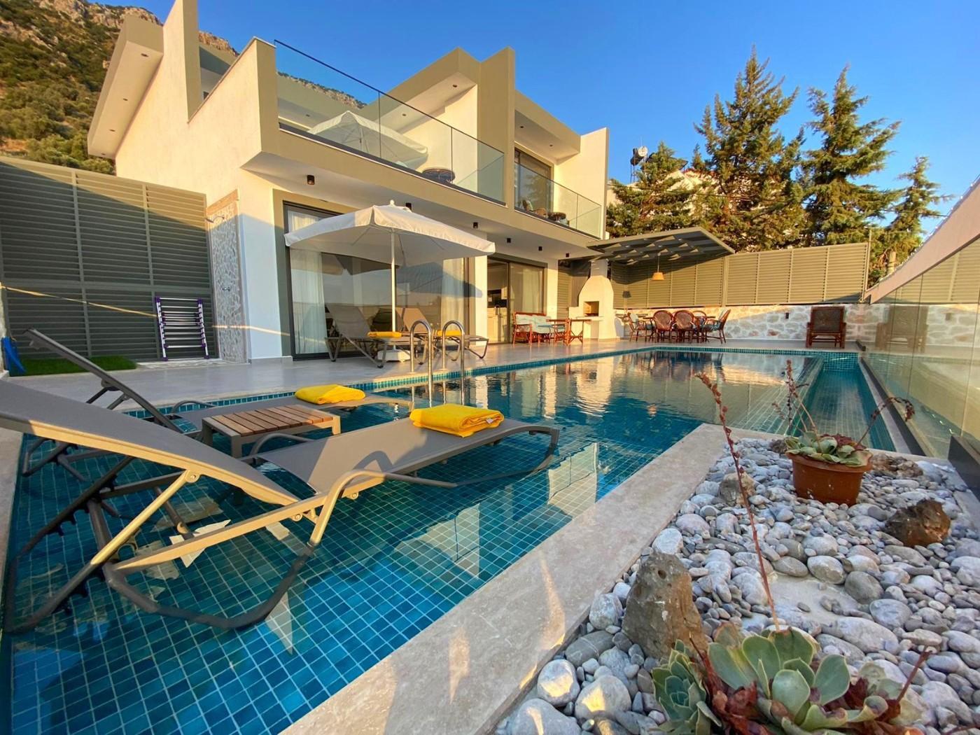 Kaş Bezirgan'da Enfes Deniz Manzaralı, Özel Havuzlu, Konforlu Villa-19522