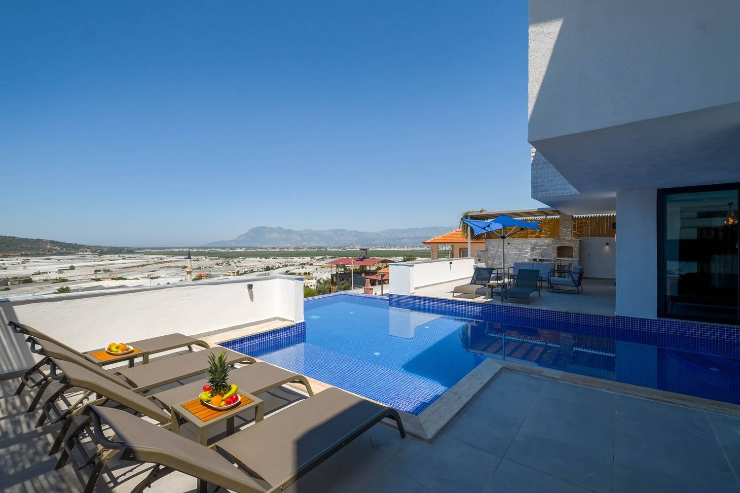 Kaş Yeşilköy'de Sakin Konumda, Isıtmalı Havuzlu, Jakuzili, Lüks Villa