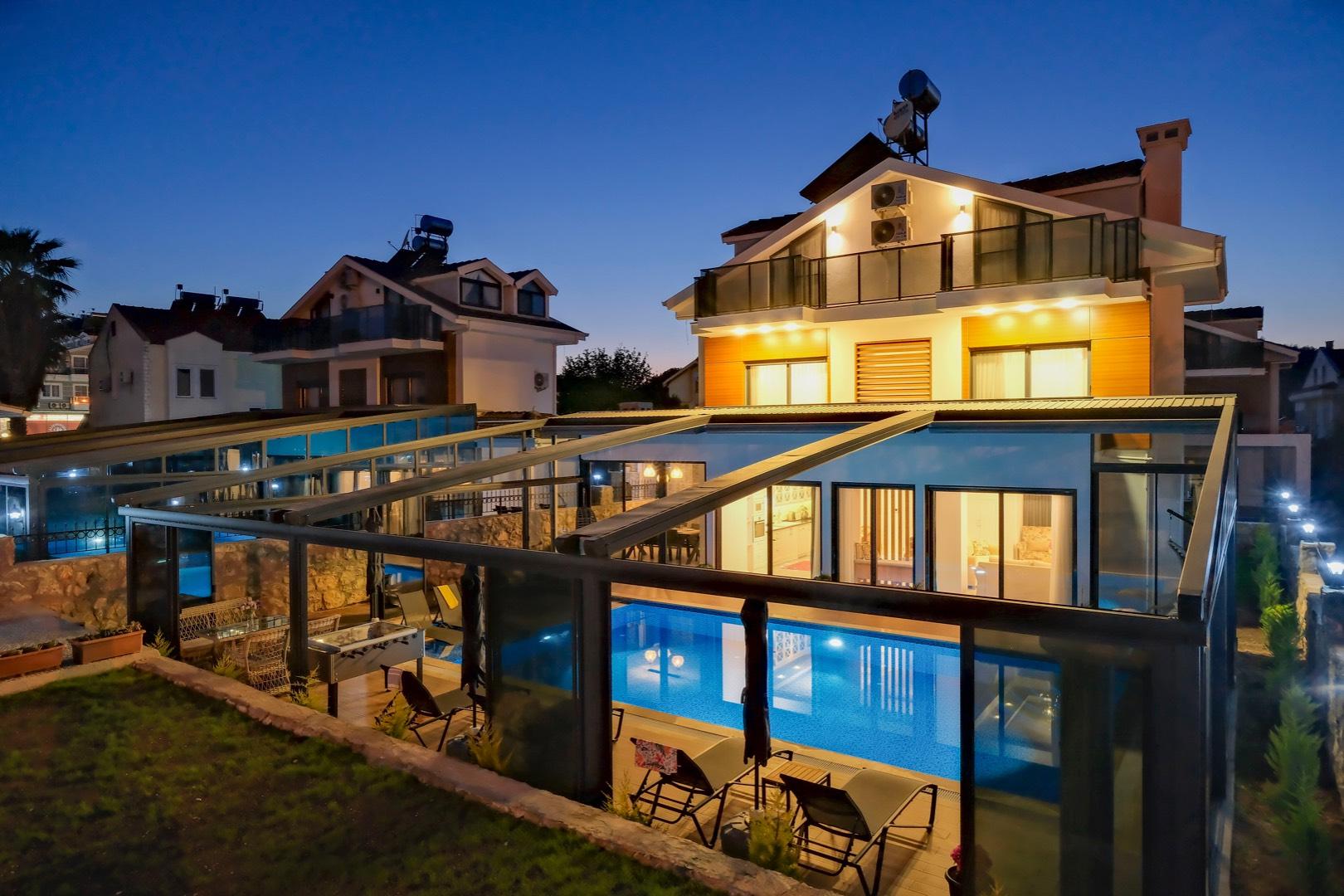 Fethiye’de Ölüdeniz Plajı’na Yakın, Isıtmalı Havuzlu, Kiralık Villa-26059