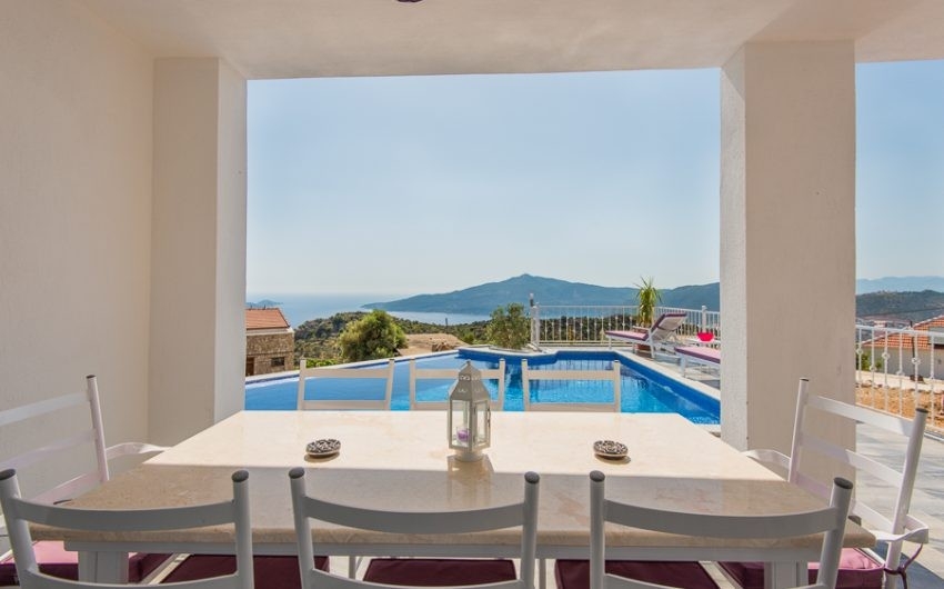 Kaş Bezirgan'da Göz Alıcı Deniz Manzaralı, Özel Havuzlu, Zarif Villa