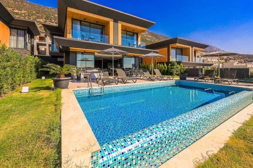 Kaş Kalkan'da Enfes Deniz Manzaralı, Özel Havuzlu, Şık Villa