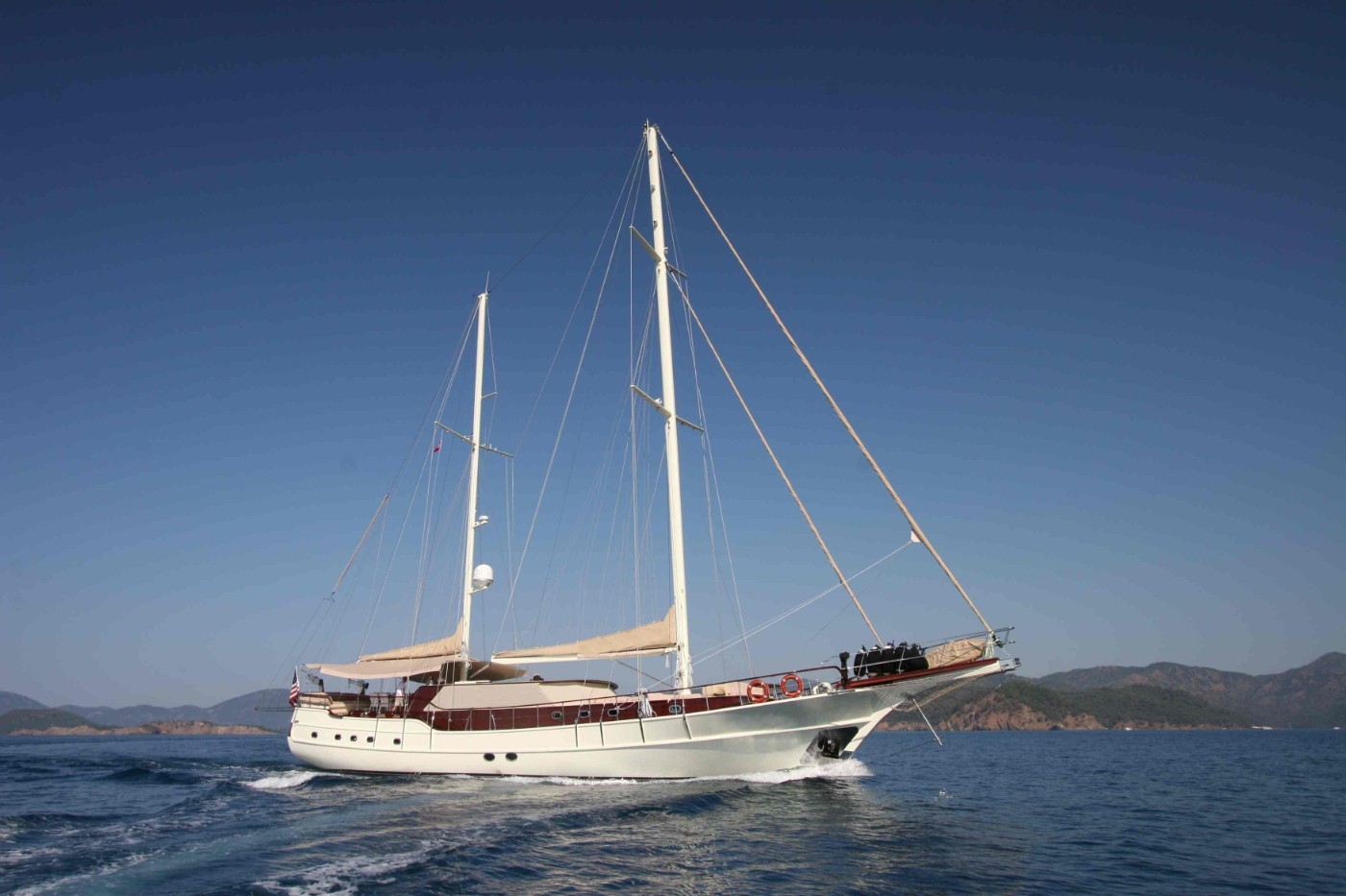 Bodrum'un Görülmeye Değer Doğası Arasında, 10 Kişilik Delüks Gulet