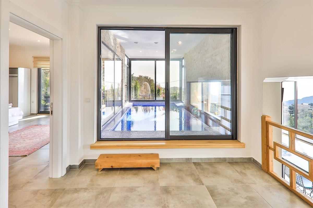 Kaş Bezirgan'da Merkezi Konumda, Isıtmalı Havuzlu, Şık Villa-15943