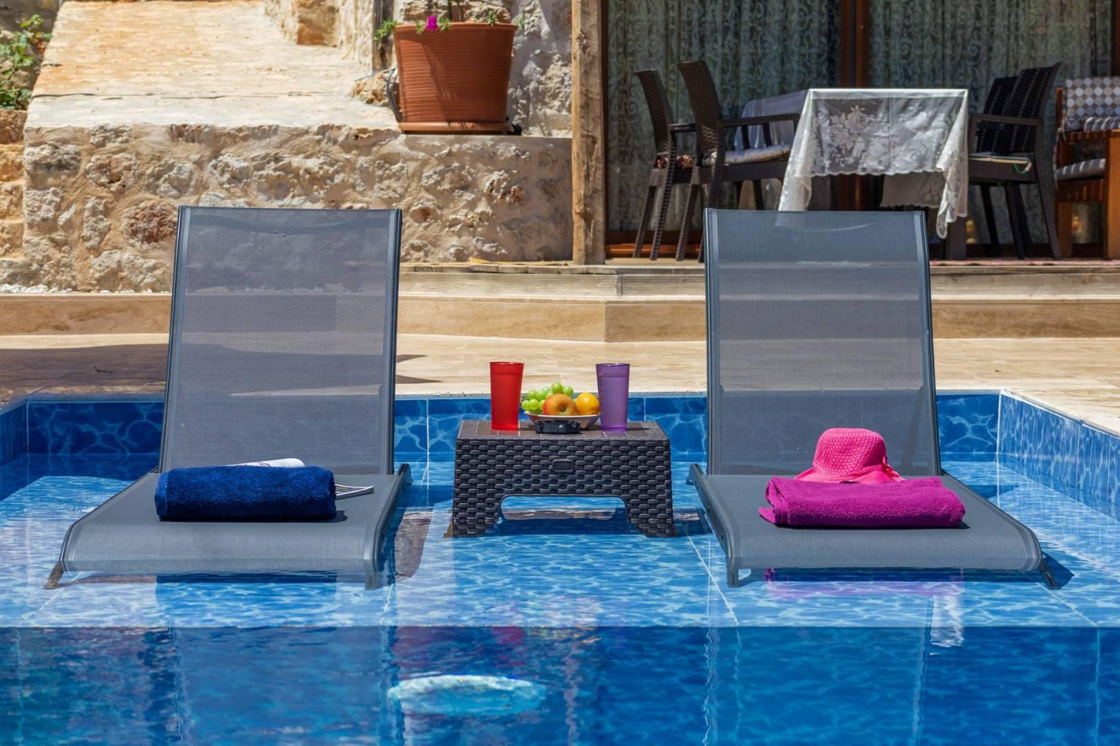 Kaş Bezirgan'da Geniş Bahçeli, Özel Havuzlu, 4 Kişilik, Taş Villa-28101