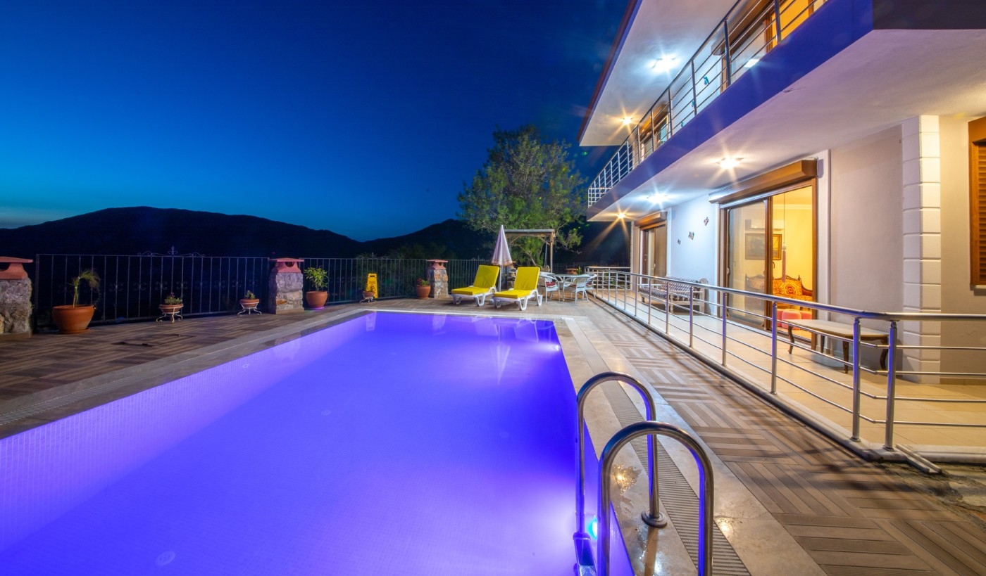 Marmaris Söğüt'te Deniz ve Doğa Manzaralı, Özel Havuzlu, Lüks Villa