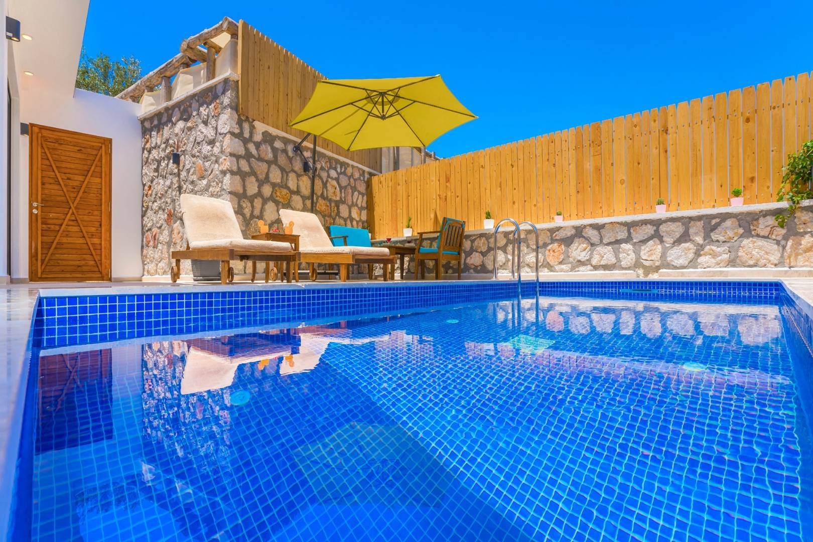 Kaş Bezirgan'da Doğa İçerisinde, Özel Havuzlu, Kiralık Balayı Villası