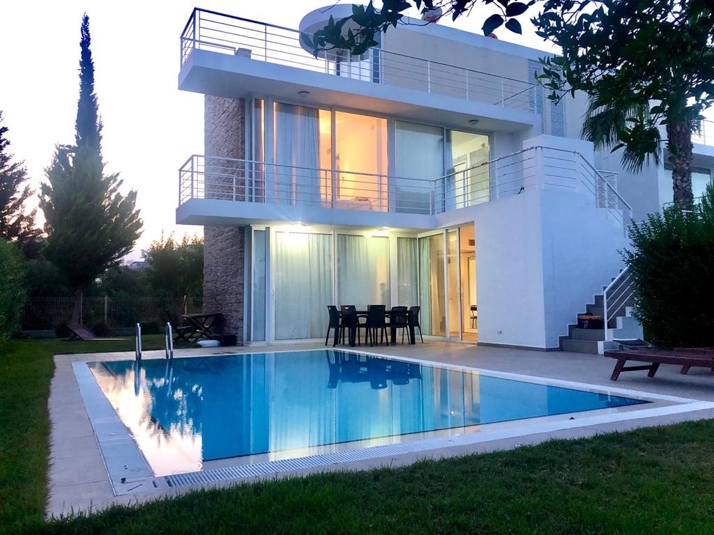 Serik Kadriye'de Modern Mimarili, Özel Havuzlu, 6 Kişilik Villa