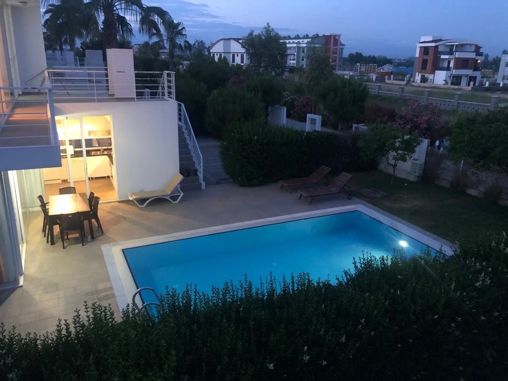 Serik Kadriye'de Modern Mimarili, Özel Havuzlu, 6 Kişilik Villa
