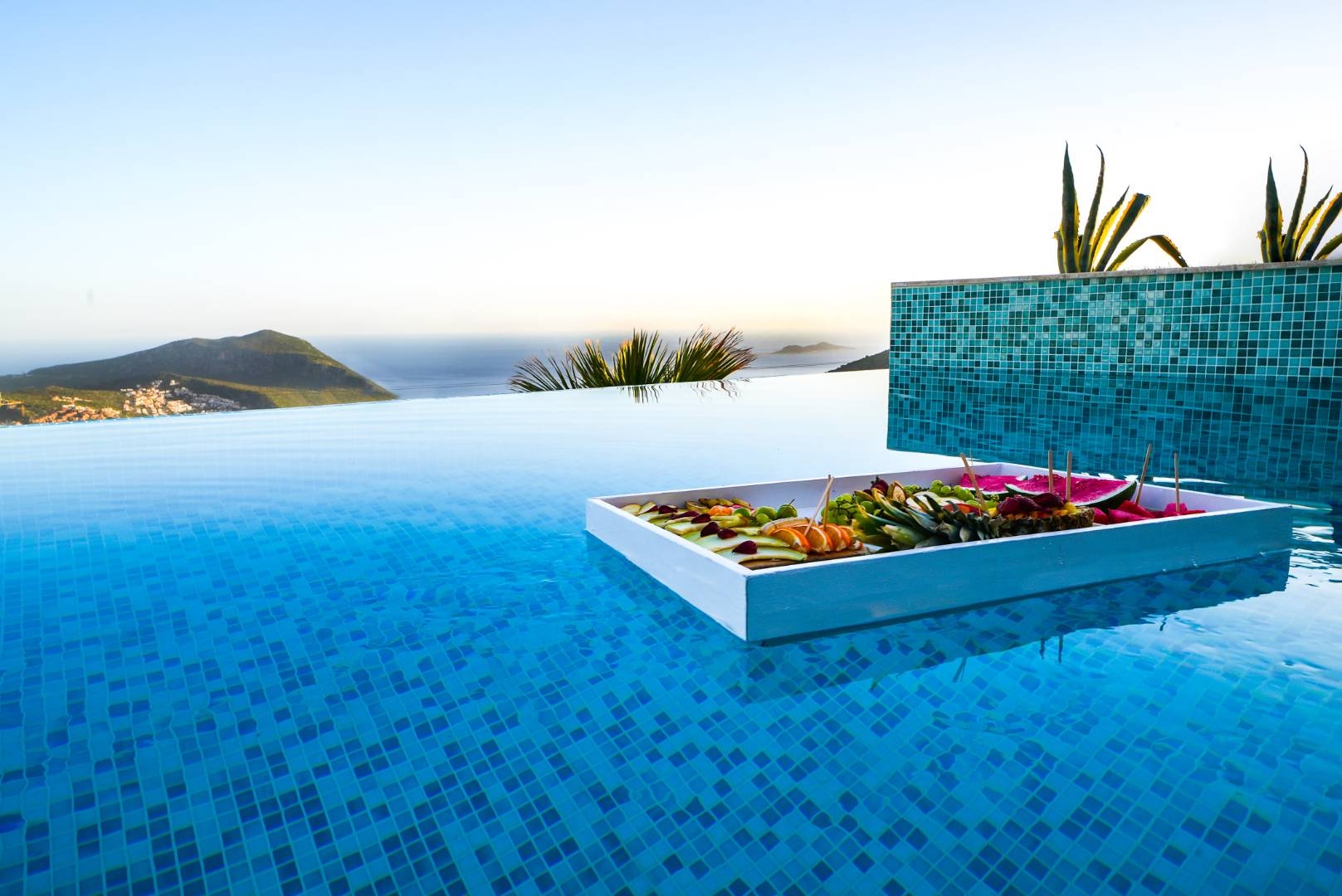 Kaş İslamlar'da Deniz Manzaralı, Özel Havuzlu, Jakuzili, Kiralık Villa