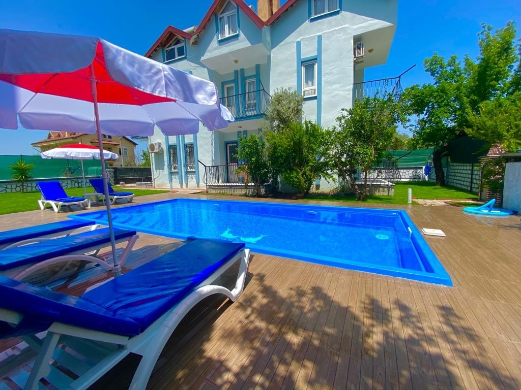Fethiye'de Karaçulha'da Denize Yakın, Ortak Havuzlu, 3+1, Konforlu Ev