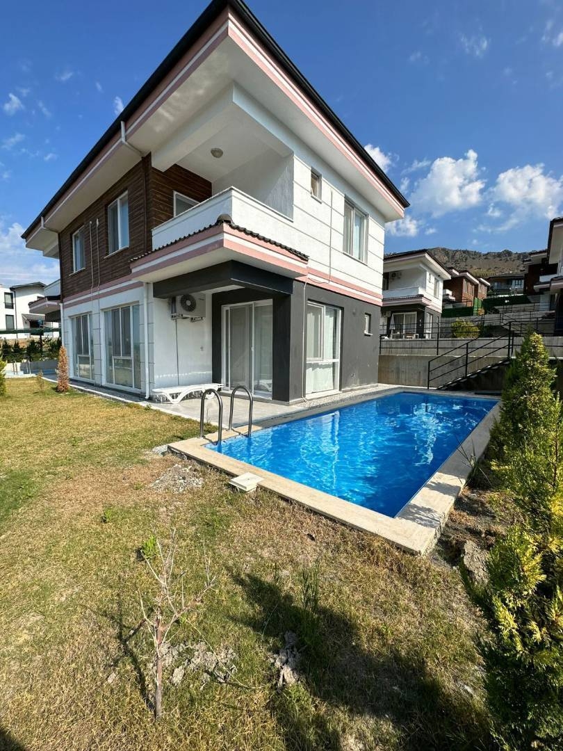 Dalaman Atakent'te Sakin Konumda, Özel Havuzlu, Modern Villa