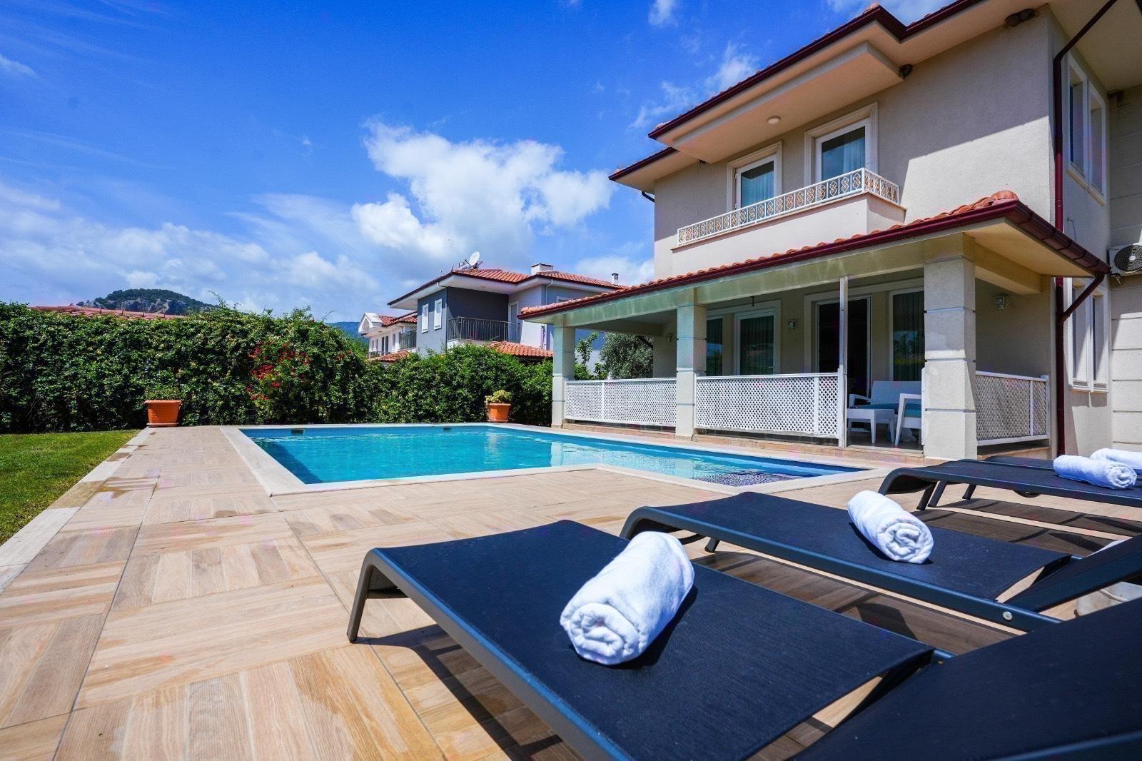 Dalyan'da Geniş Bahçeli, Özel Havuzlu, Merkeze Yakın Villa-43697